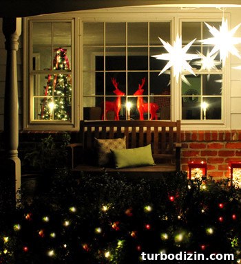 Christmas Exterior House Decorating Ideas: Stylish Outdoor Displays 4 Hanging stars reflected in window