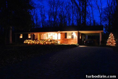 Christmas Exterior House Decorating Ideas: Stylish Outdoor Displays 5 Evergreen with red and white lights by carport