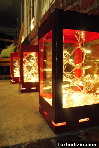 Christmas Exterior House Decorating Ideas: Stylish Outdoor Displays 10 Lanterns glowing at night