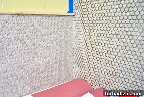 Caulked corner seam matching grout