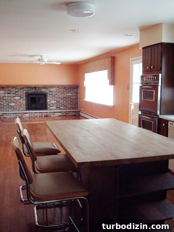 Classic Kitchen Design: Granite Island and White Glass Cabinets 2 img 44285 1