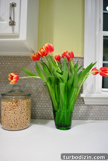 Create a Stunning DIY Tulip Bouquet: Step-by-Step Floral Guide 2 Two-tone tulips in a vase