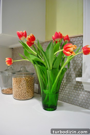Create a Stunning DIY Tulip Bouquet: Step-by-Step Floral Guide 3 Tulips leaning outward