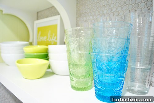 Stylish Ideas for Decorating Kitchen Shelves That Spark Joy 10 img 44539 9