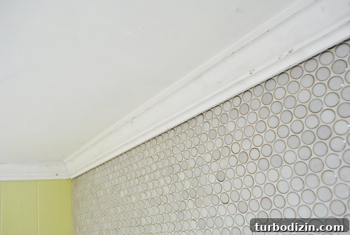 How to Install Crown Molding in Your Kitchen: Step-by-Step Guide 14 img 44739 17