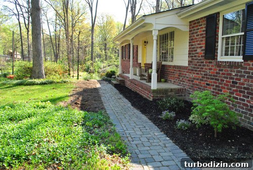 How to Clear and Maintain a Pathway to Your Front Door 14 img 45883 13