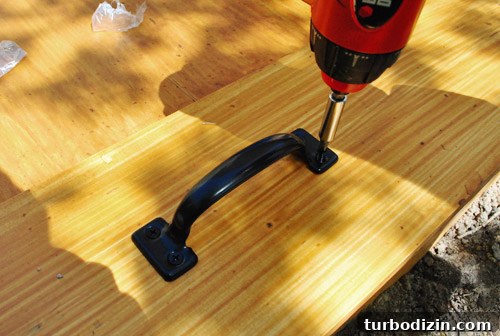 Handles on sandbox cover