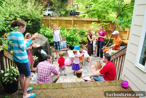 Worm-Themed Birthday Party Ideas and Decorations 19 Guests at the party