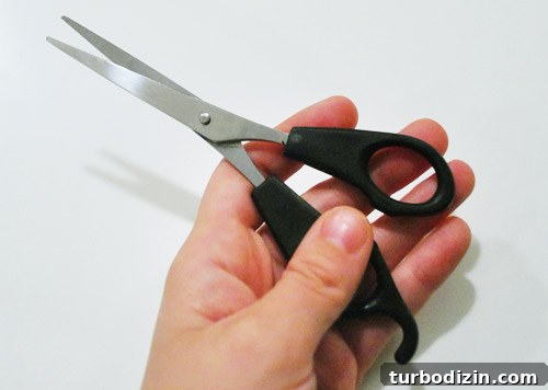 How to Cut Your Partner’s Hair at Home: A Step-by-Step Guide 7 img 47207 6