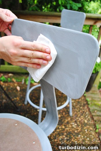 Spray Painting Metal Stools: Step-by-Step Guide for a Smooth Finish 13 img 47692 12