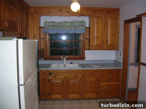 oldkitchenhowtopaintrefinishkitchencabinets old kitchen before painting cabinets