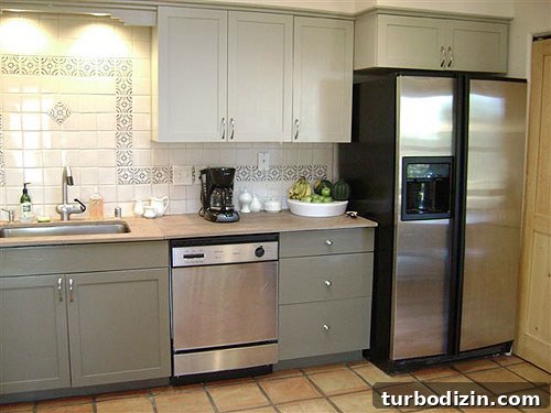painted-kitchen-cabinet-makeover-before-and-after1 before and after cabinet makeover