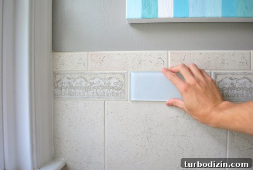 Remove an Old Shower Tile Border: Step-by-Step Guide for DIY 4 img 47879 3