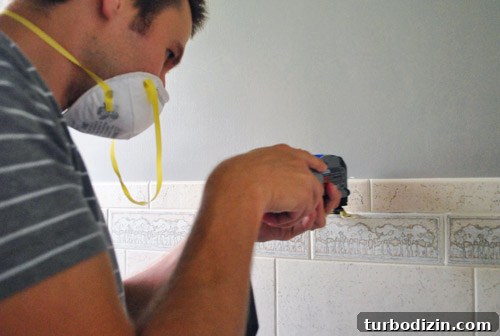 Remove an Old Shower Tile Border: Step-by-Step Guide for DIY 7 img 47879 6