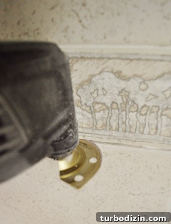 Remove an Old Shower Tile Border: Step-by-Step Guide for DIY 8 img 47879 7