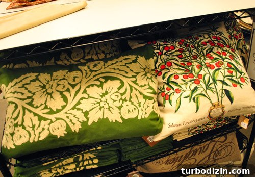 Window Shopping at PB Outlet and Mary Jo's: What to Expect 22 Holiday pillow covers