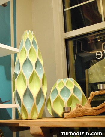 Beachfront Boutiques and Thrift Stores to Explore 20 Sculptural geometric vases
