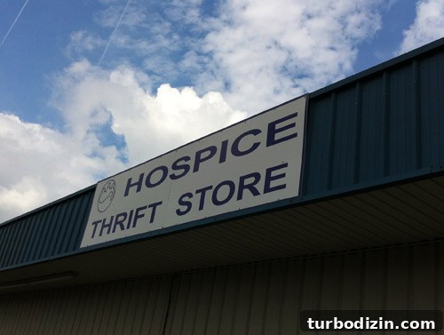 Beachfront Boutiques and Thrift Stores to Explore 31 Small thrift store exterior