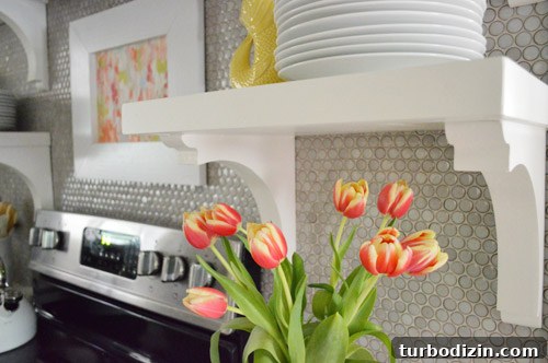 Affordable Tulip Arrangements: Creative Ideas for Spring 3 Simple tulip arrangement in a small vase