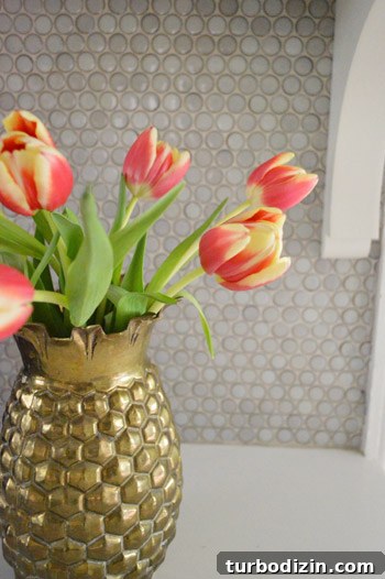 Affordable Tulip Arrangements: Creative Ideas for Spring 6 Cropped artistic tulip photo