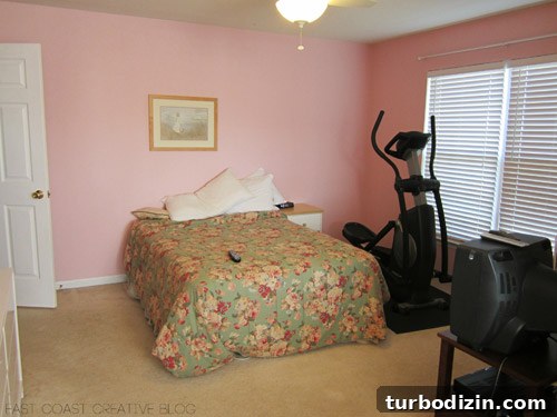 How to Paint a Multi-Color Houndstooth Accent Wall in Your Bedroom 2 Guest room before