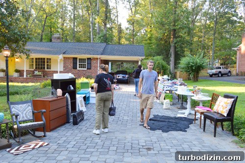 How to Host a Successful Yard Sale: Tips to Maximize Profit 4 Items on blankets