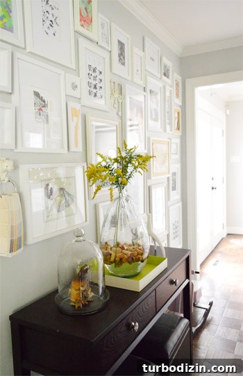 Charming Fall Decorating Ideas for Cozy Autumn Homes 12 French doors and fall console