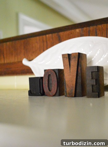Charming Fall Decorating Ideas for Cozy Autumn Homes 5 Thrifted leaf plate and letters
