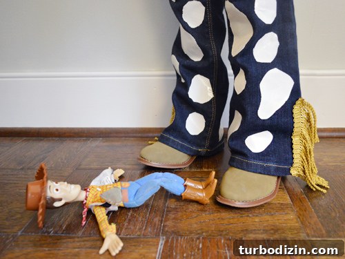 DIY Jesse and Slinky Dog Toy Story Costumes for Kids 7 Gold fringe on jeans