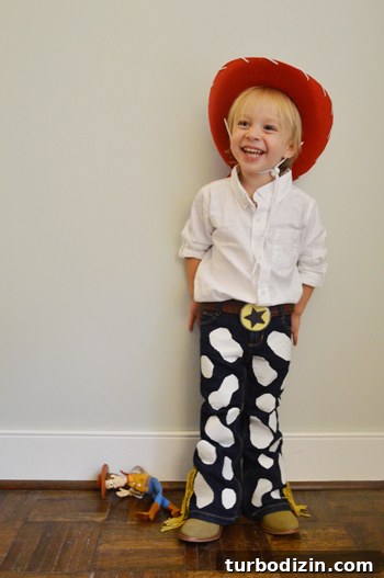 DIY Jesse and Slinky Dog Toy Story Costumes for Kids 9 Cowgirl belt detail