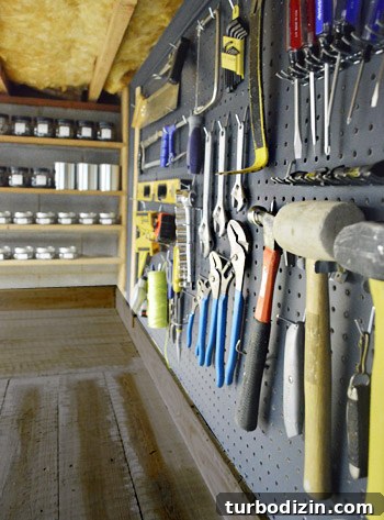 Basement Workshop Paint Storage and Pegboard Organization Guide 18 img 52889 20