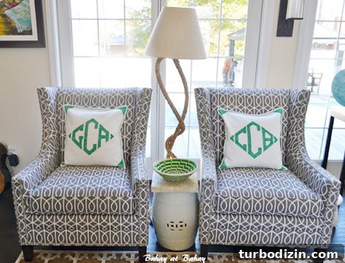 300+ DIY Book Projects and Craft Ideas You Can Make at Home 4 Sketch on a pillow