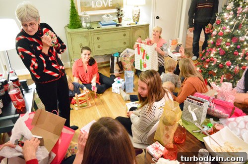 Expert Holiday Hosting Tips for Stress-Free Entertaining 16 img 54636 15