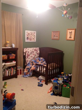 Stylish Big Boy Bedroom Ideas with Patterned Wallpaper 2 Boy's bedroom