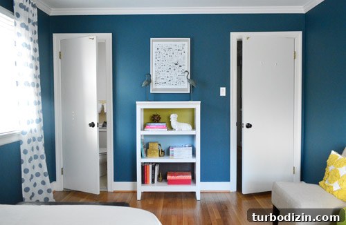 Guest Room Styling: Art and a Bookcase Ideas 3 Guest room with framed print