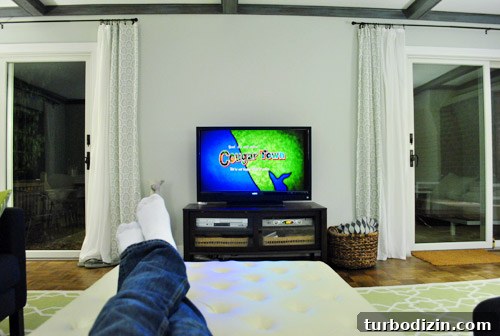 How to Hang a Shelf Above Your TV Without Blocking the Screen 4 img 57084 3
