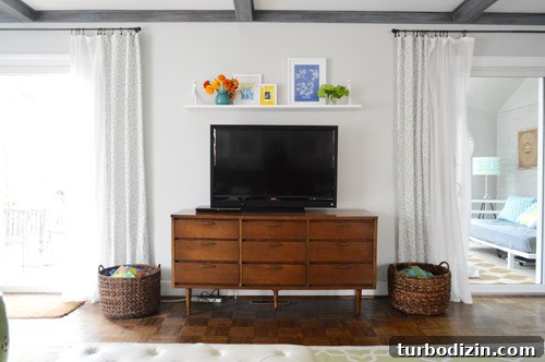 How to Hang a Shelf Above Your TV Without Blocking the Screen 6 img 57084 5