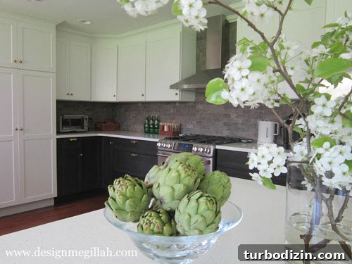 Dark Gray Lower Cabinets with White Upper Cabinets: Kitchen Design Ideas 7 Renovated kitchen photo 6