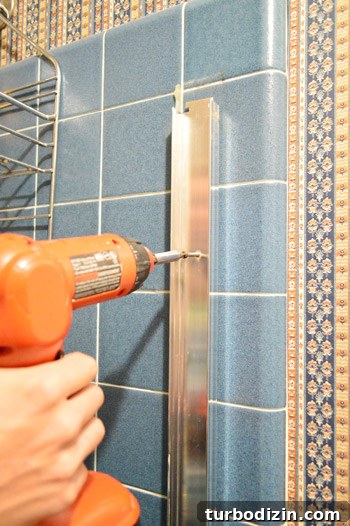 Remove and Replace an Old Sliding Shower Door: Step-by-Step Guide 7 img 58890 6