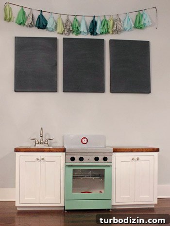 Kids' Play Kitchen with Light-Up Burners and Realistic Sounds 2 img 59290 1