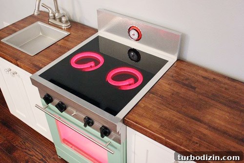 Kids' Play Kitchen with Light-Up Burners and Realistic Sounds 5 img 59290 4