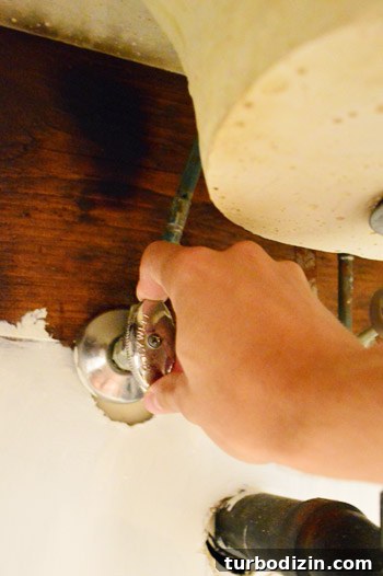 Replace a Bathroom Faucet: Step-by-Step Guide for DIY Success 6 img 59906 5