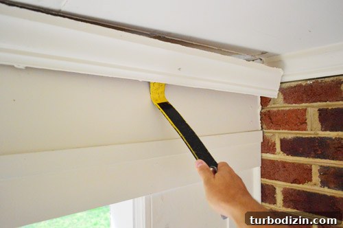 How to Safely Remove an Old Ceiling: Step-by-Step Guide 4 img 60554 3