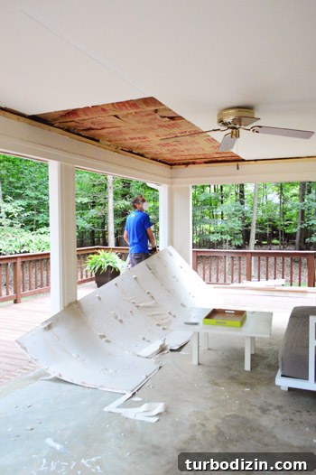 How to Safely Remove an Old Ceiling: Step-by-Step Guide 7 img 60554 6