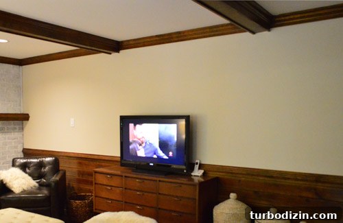 How to Arrange a Gallery Wall Around Your TV for Impact 3 Blank wall with TV space marked