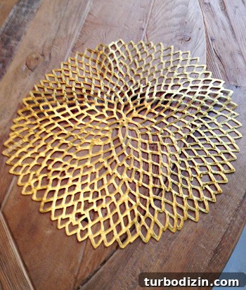 Gold placemat belt