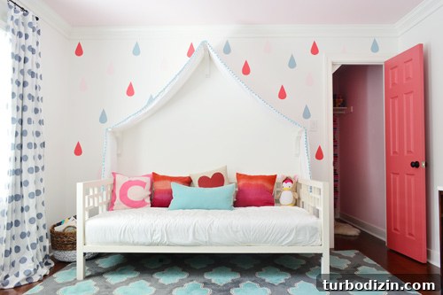 Painting a Pink Closet Door and Raindrop Wall Accent Ideas 14 Girls Bedroom With Colorful Raindrop Mural Around Canopy Daybed With Closet Door Open