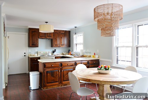 Updated kitchen photo without fluorescent light bulbs