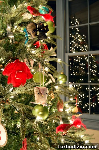 ornaments-on-tree