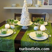 Festive Holiday Decorating Ideas for a Cozy Home 12 Christmas table settings thumbnail